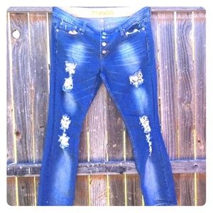 Amazingly cute distressed Rue21 jeans size 13/14